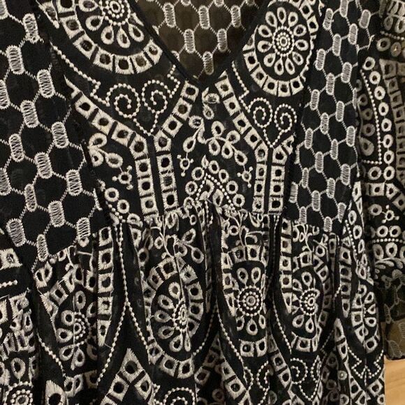 Akemi & Kin Anthropologie Size 2 Oversized Brooke Eyelet Dress - Picture 6 of 14